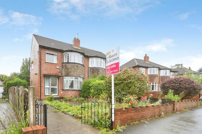 3 bed property, in Montagu Crescent, £250,000