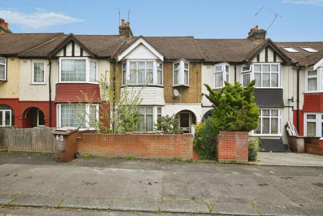 3 bed property, in Westmount Avenue, £325,000