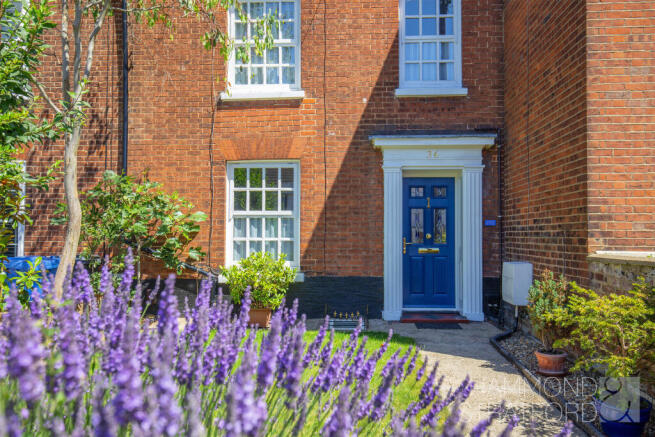 3 bed property, in Grove Road, £400,000