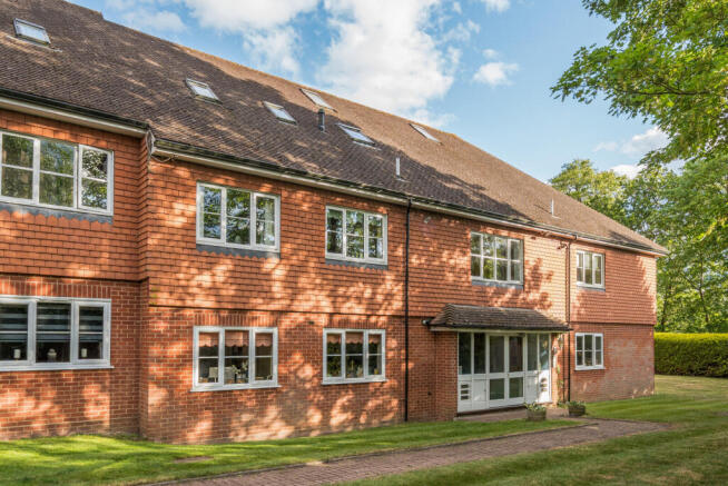 2 bed property, in Leigh Corner, £450,000