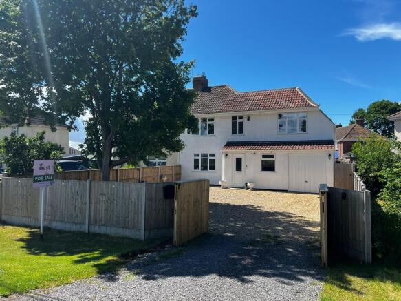 4 bed property, in Station Road, £450,000