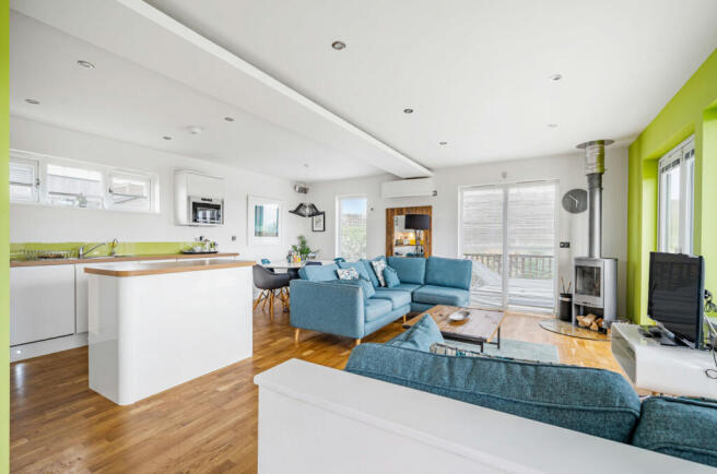 3 bed property, in The Residence, £290,000