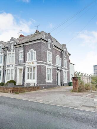 6 bed property, in Upper Hill Street, £400,000