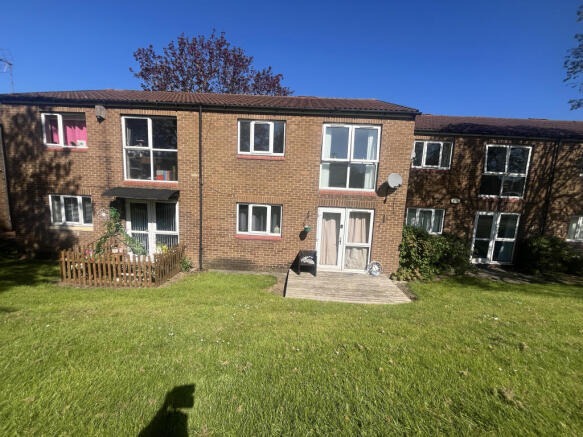 1 bed property, in 7 Mapleton Drive, £35,000