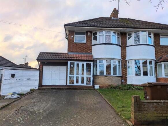 3 bed property, in Marcot Road, £290,000