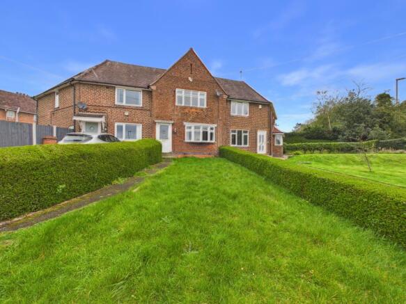 2 bed property, in Elmwood Drive, £190,000