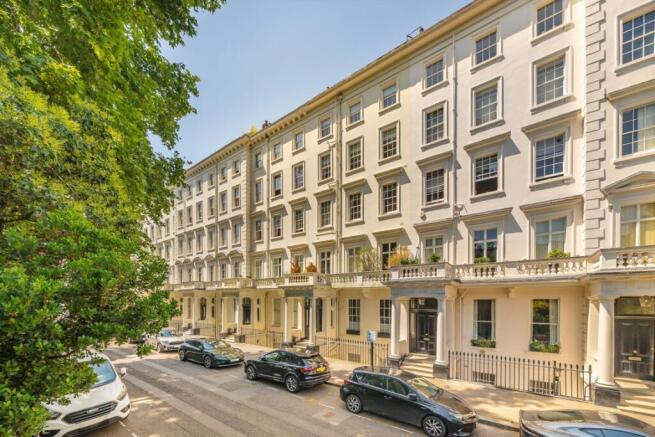 4 bed property, in Warwick Square, £2,150,000