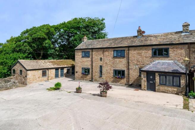 6 bed property, in Uglow Farm, £800,000