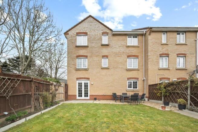 4 bed property, in Highbury Square, £785,000