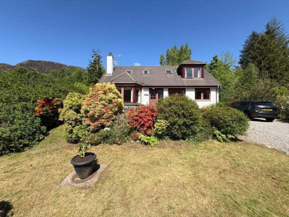 3 bed property, in Foxgloves, £315,000