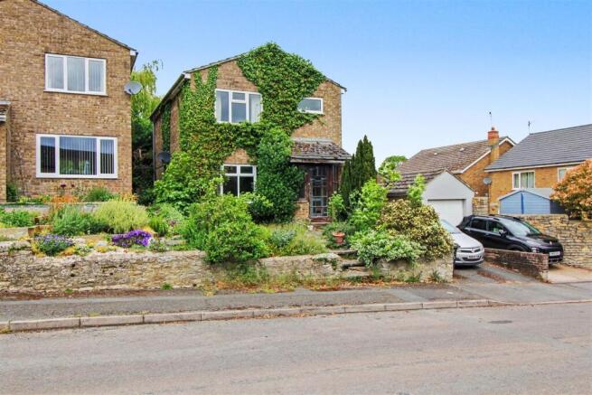 3 bed property, in Duchy Close, £265,000