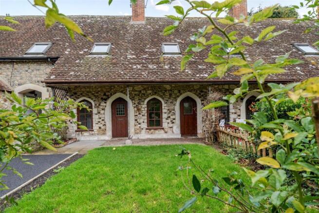 2 bed property, in Causeway, £235,000