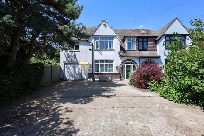 5 bed property, in Ditton Road, £725,000