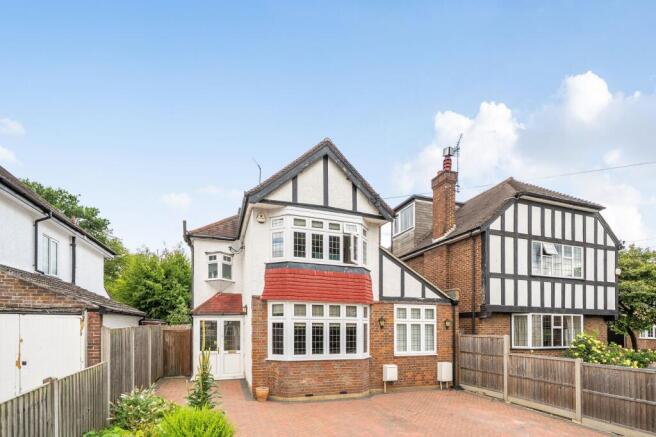 3 bed property, in St. Martins Approach, £1,000,000