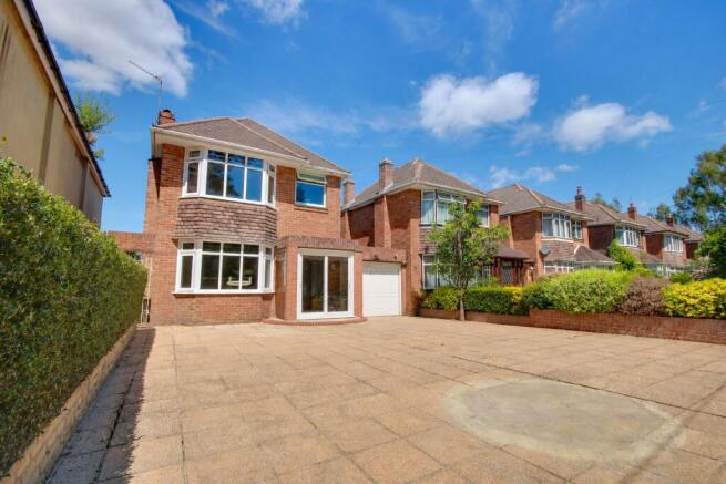 3 bed property, in GUIDE PRICE £400, £400,000