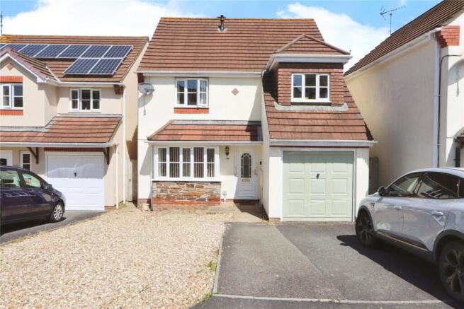 4 bed property, in Harvest Lane, £325,000