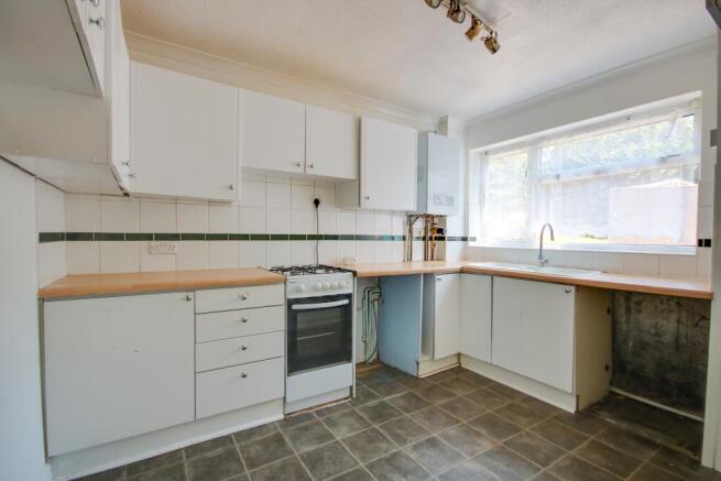 2 bed property, in NO FORWARD CHAIN! LONG LEASE! PRIVATE GARDEN!, £170,000