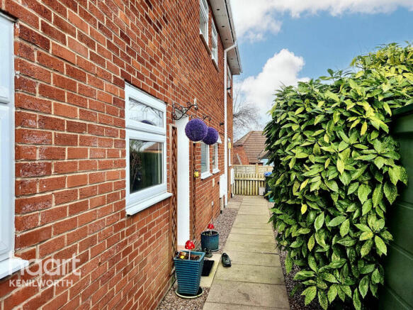 3 bed property, in Frythe Close, £210,000