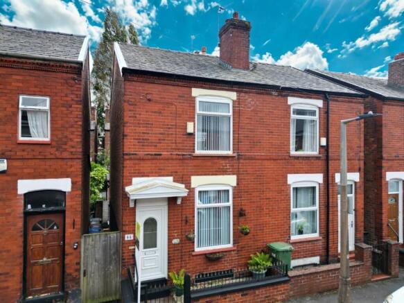 2 bed property, in Countess Street, £240,000