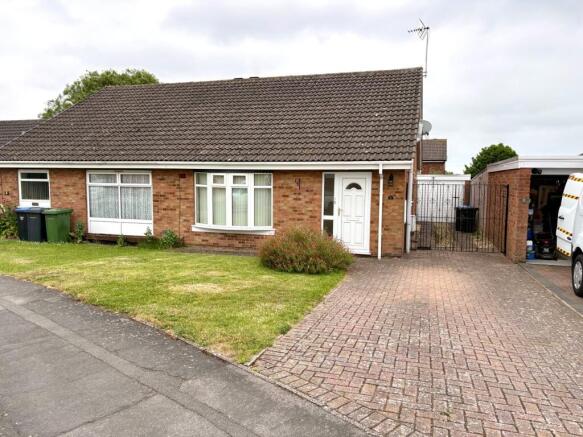 2 bed property, in Blenheim Crescent, £249,950