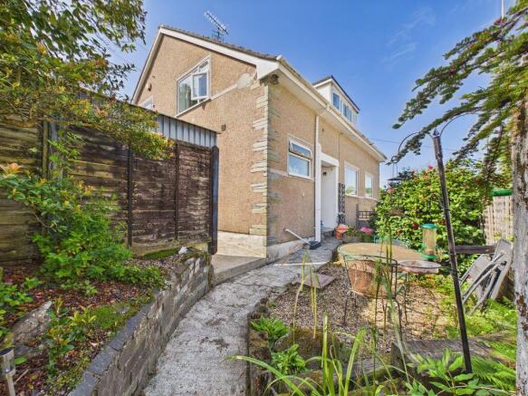 5 bed property, in Truro Lane, £335,000