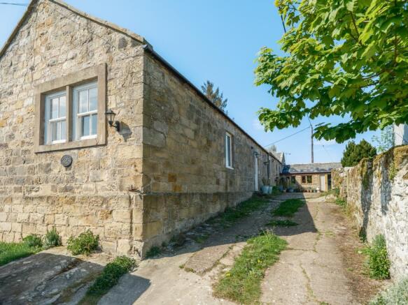 2 bed property, in Morpeth NE65, £225,000