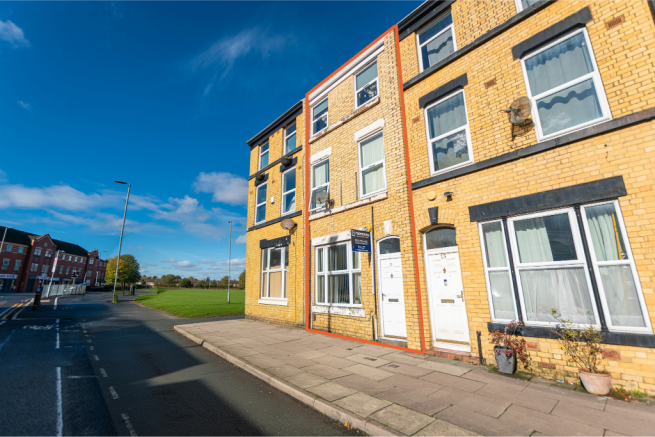 5 bed property, in Earle Road, £265,000