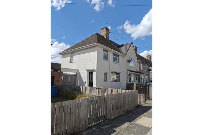 3 bed property, in Linner Road, £180,000