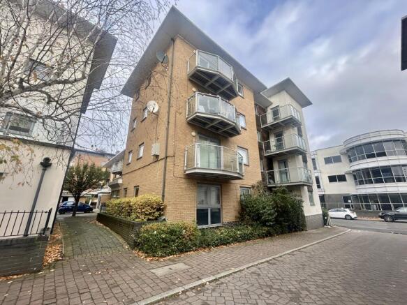 2 bed property, in Flat 28, £125,000