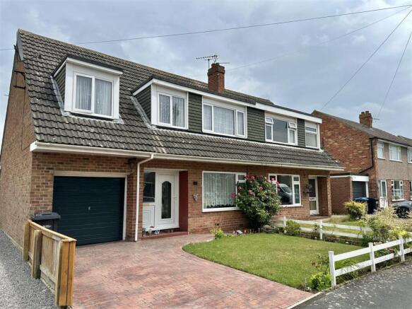 5 bed property, in Saxty Way, £295,000