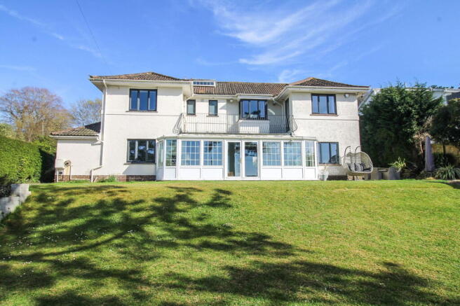 4 bed property, in Esplanade Road, £1,395,000