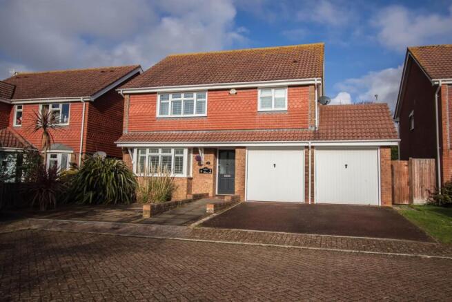 4 bed property, in Went Hill Park, £650,000