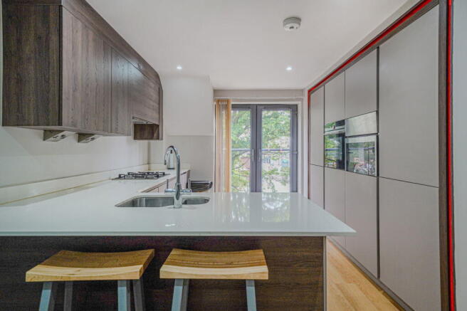 1 bed property, in Stratford Road, £170,000