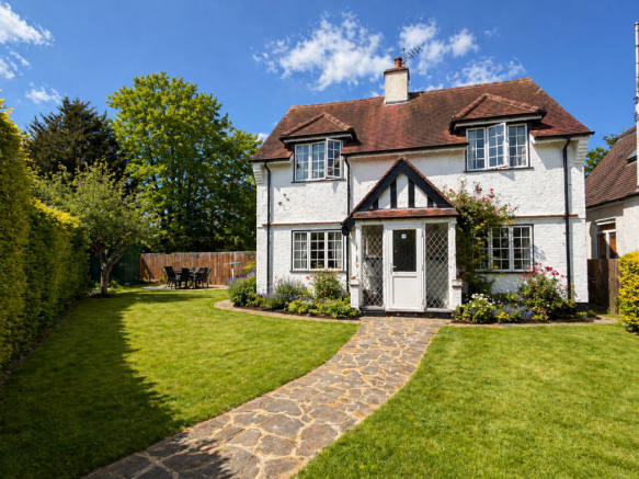 4 bed property, in Preston Waye, £925,000
