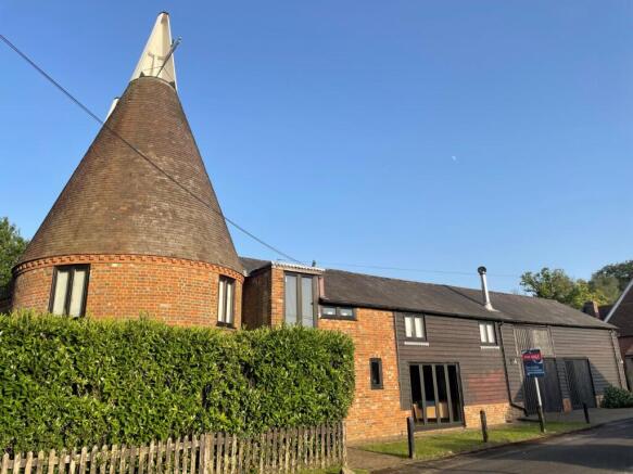 4 bed property, in Perch Lane, £1,175,000