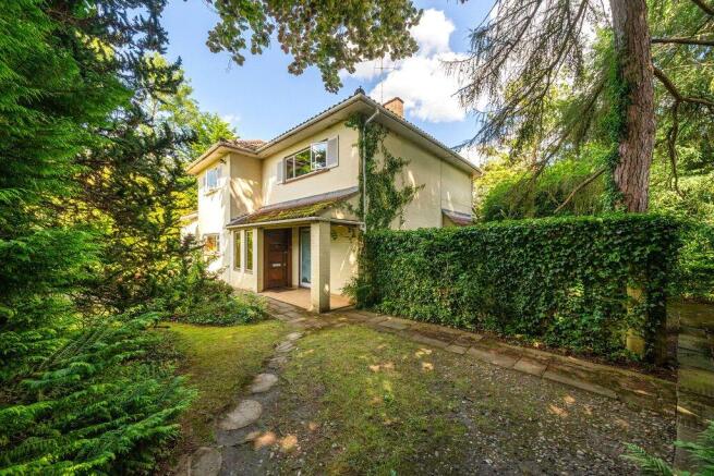 5 bed property, in Green Lane, £1,550,000