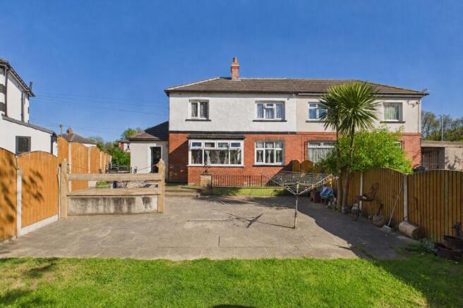 3 bed property, in Broadway, £270,000