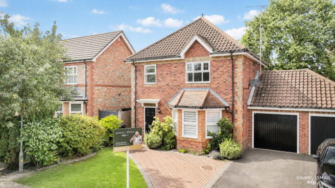 3 bed property, in Reeves Close, £475,000