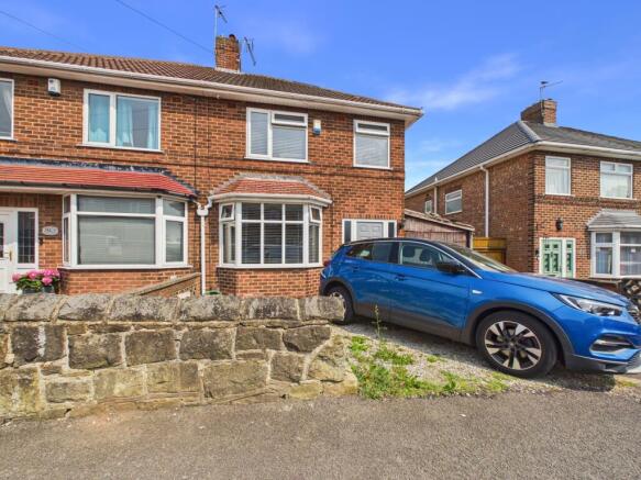 3 bed property, in Buxton Road, £225,000