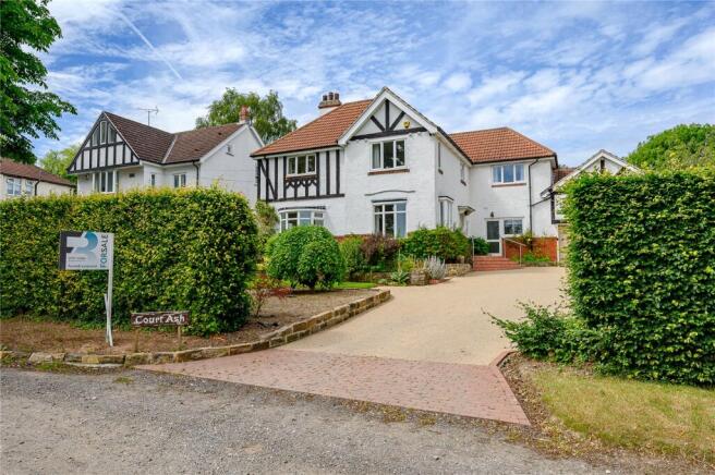 4 bed property, in Woodacre Crescent, £999,950