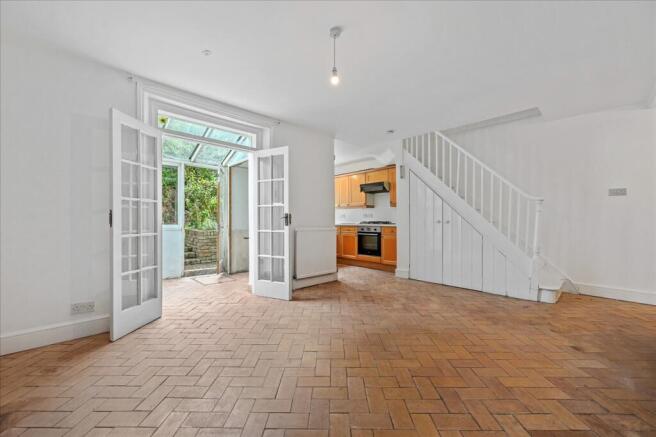 5 bed property, in Caxton Road, £1,175,000