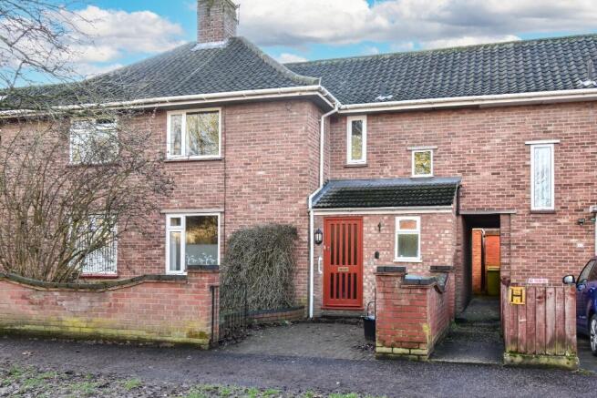 4 bed property, in Peckover Road, £300,000
