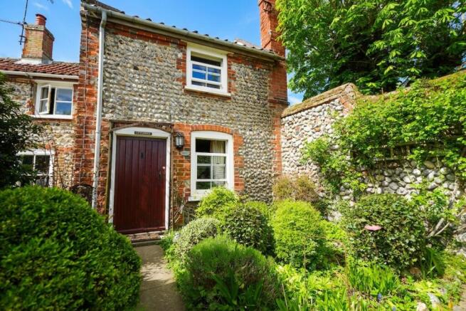 1 bed property, in Church Street, £235,000