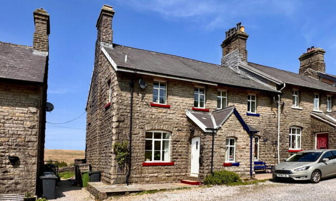 2 bed property, in 5 Railway Cottages, £185,000