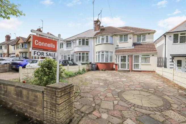 5 bed property, in Warstones Road, £350,000