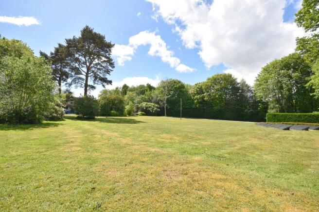 3 bed property, in Copthorne, £1,000,000