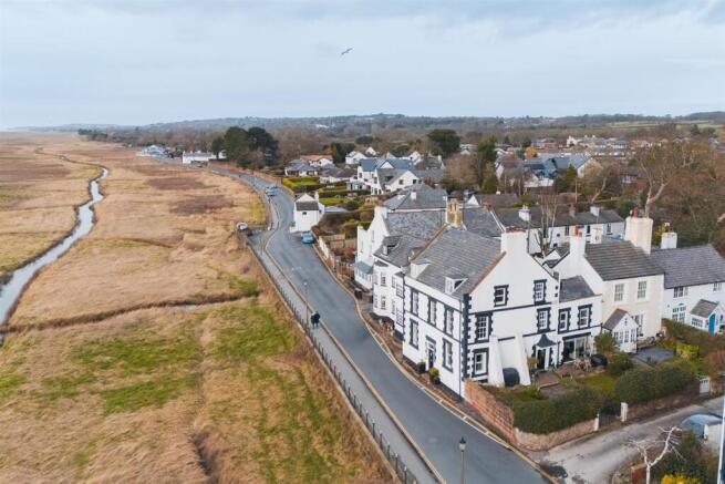 3 bed property, in The Parade, £675,000