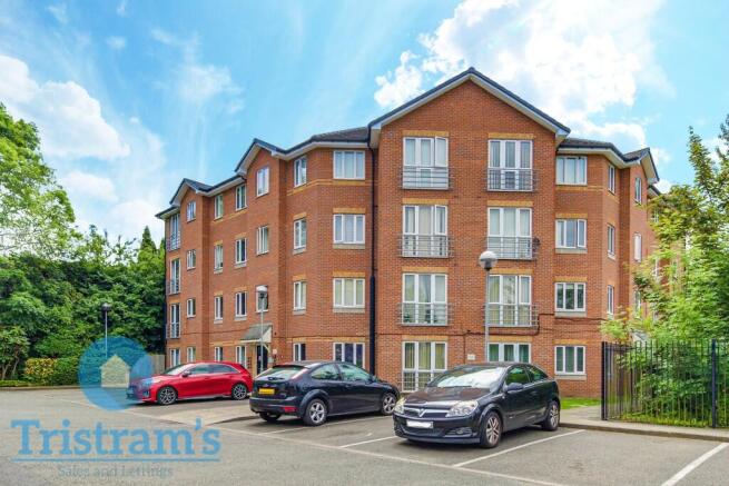 2 bed property, in Parry Court, £90,000