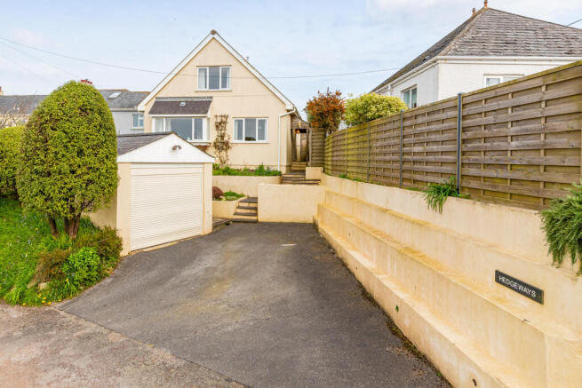 3 bed property, in Luckhams Lane, £475,000