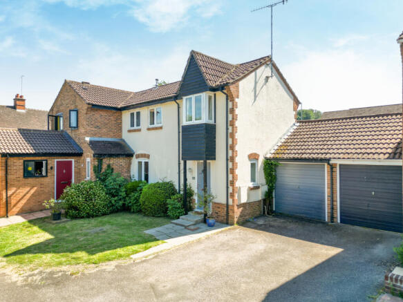 3 bed property, in Merling Croft, £570,000